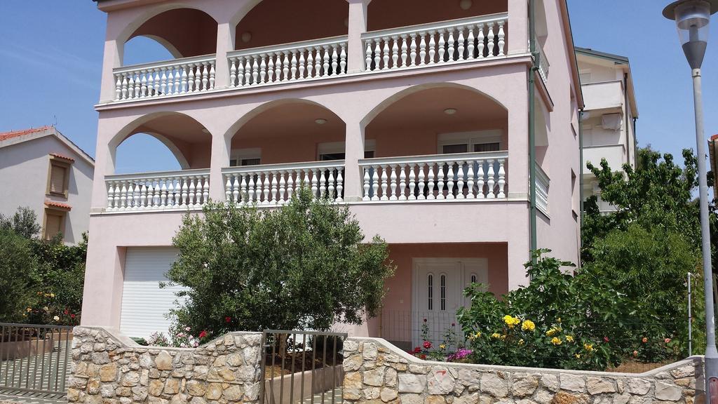 Apartments Pink House Povljana Dış mekan fotoğraf